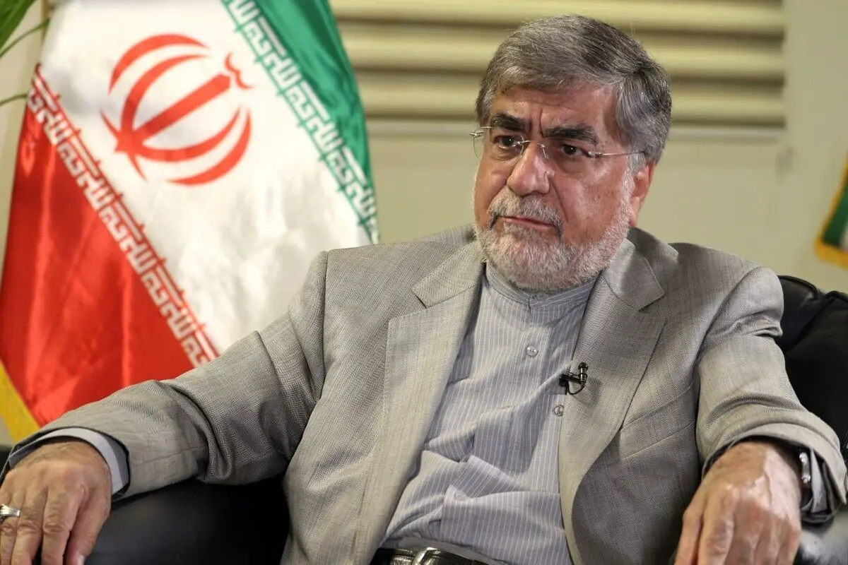 کنایه علی جنتی به روحانیون کم سواد و مداحان

