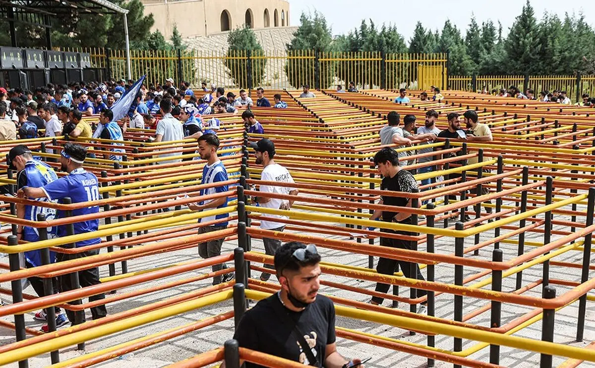 بلیت فروشی الکترونیکی در لیگ برتر فوتبال اجباری شد


