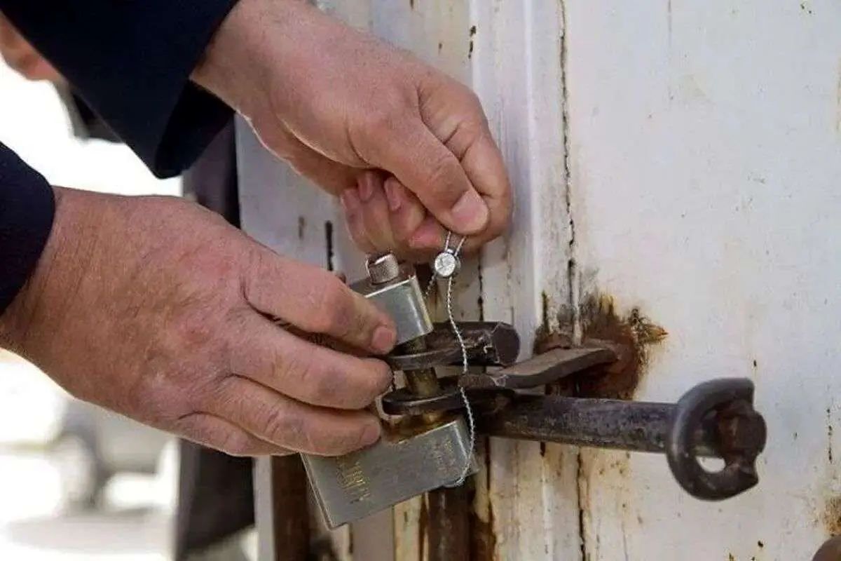  پلمب ۱۹ سوییت منافی عفت در اهواز/ دستگیری ۱۴ مرد و ۶ زن 