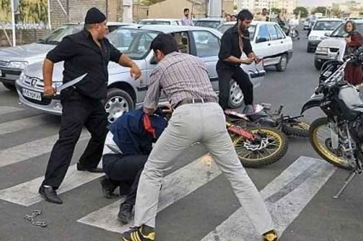 سرقت و زورگیری در خیابان بهشت تهران/ ویدئو 