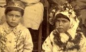 سفر به تاریخ؛ کودکان اشراف‌ زادۀ عهد قاجار در کنار «غلام‌بچۀ سیاهپوست‌ شان»