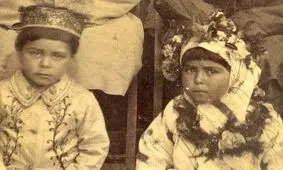 سفر به تاریخ؛ کودکان اشراف‌ زادۀ عهد قاجار در کنار «غلام‌بچۀ سیاهپوست‌ شان»