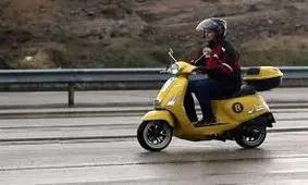 مراجع تقلید مخالفتی با موتورسواری بانوان ندارند/ زنان خلبان می‌شوند، پایه یک می‌گیرند، آن وقت موتور را نرانند؟