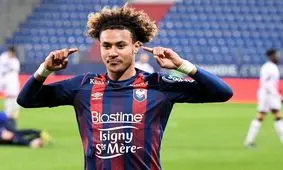 قصد خودکشی یک فوتبالیست از ارتفاع ۱۰۰ متری