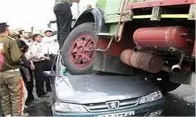 تصادف مرگبار کامیون و پژو در زنجان