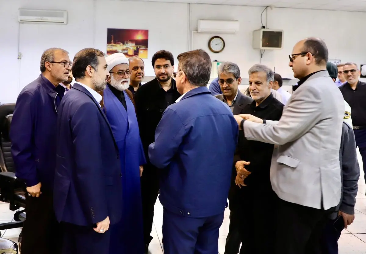 بازدید رئیس کمیسیون انرژی مجلس از پتروشیمی خارک و پایانه‌های نفتی

