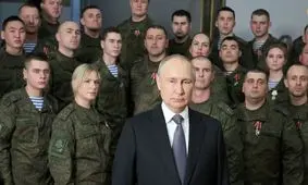 یک زن مرموز در عکس‌های پوتین؛ این زن بلوند کیست؟/ عکس
