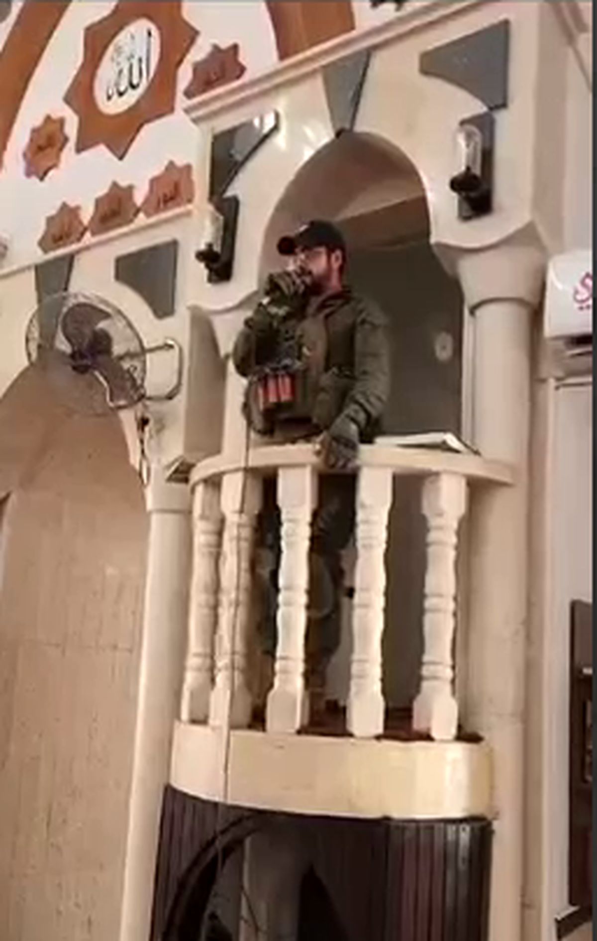 آوازخوانی صهیونیستها در مسجد/ ویدئو