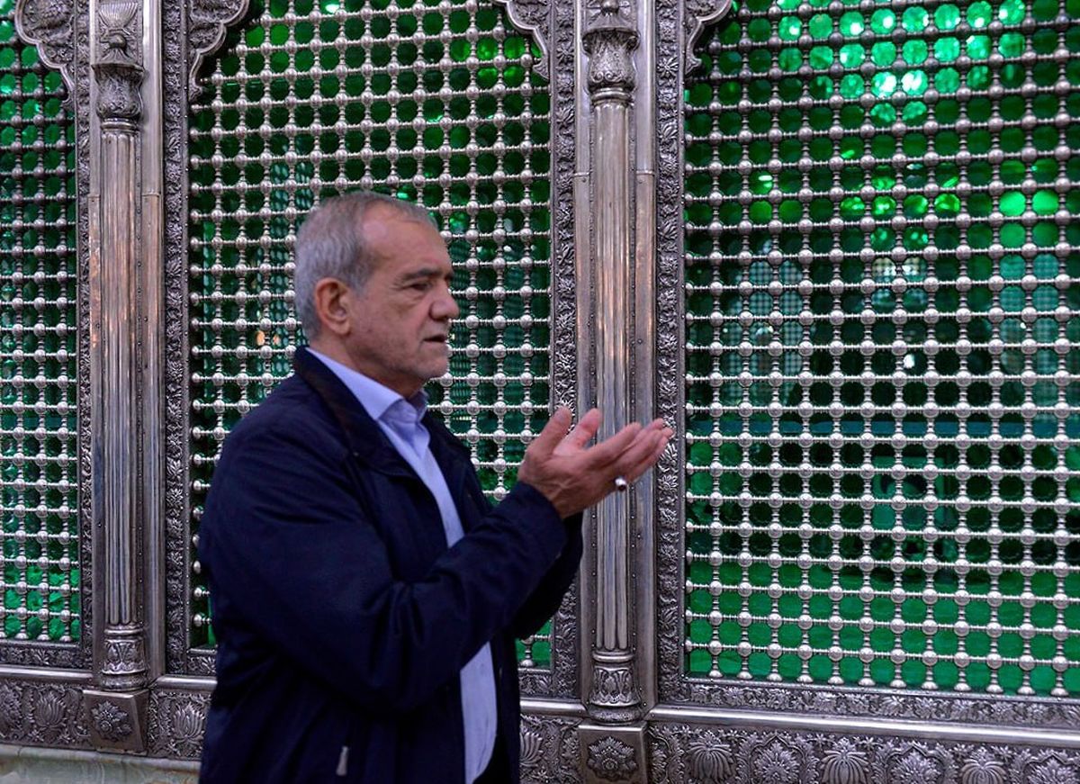 مسعود پزشکیان رئیس جمهور منتخب به حرم امام خمینی (س) رفت