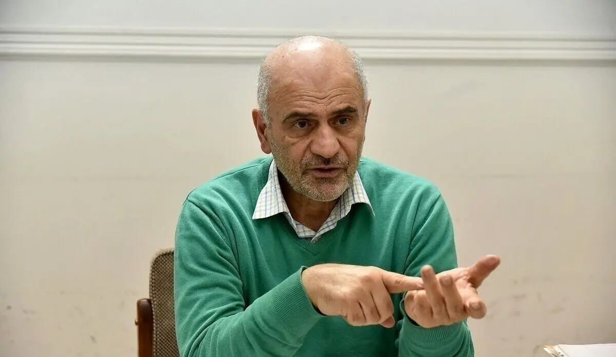 فرشاد مومنی: دولت از انجام تعهدات خود طفره می‌رود