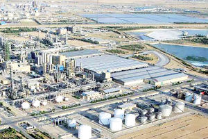 فلان موسسه تندرو به یک مدیر نفتی گفته بود بخشی از درآمد ۲۰۰ میلیارد دلاری شما باید بابت پروژه «فقه نفت» به ما برسد/ اینها خوب میدانند که باید کجا بروند/ ویدئو