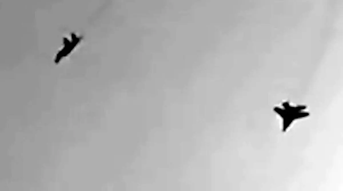 پرواز شبانه جنگنده‌های ارتش روی کرج، استان البرز | ببینید