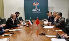 احمدیان: ایران متحدان راهبردی خود را در جریان مذاکرات با آمریکا قرار می‌دهد/ ویدئو