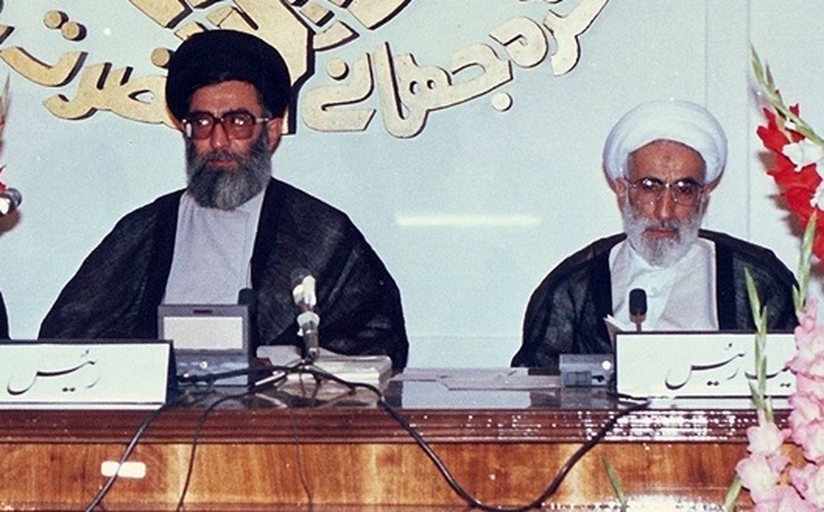  سفر در زمان؛ «آیت الله جنتی در کنار رهبر انقلاب و در مسیر بازدید از جبهه»؛ سال 59 