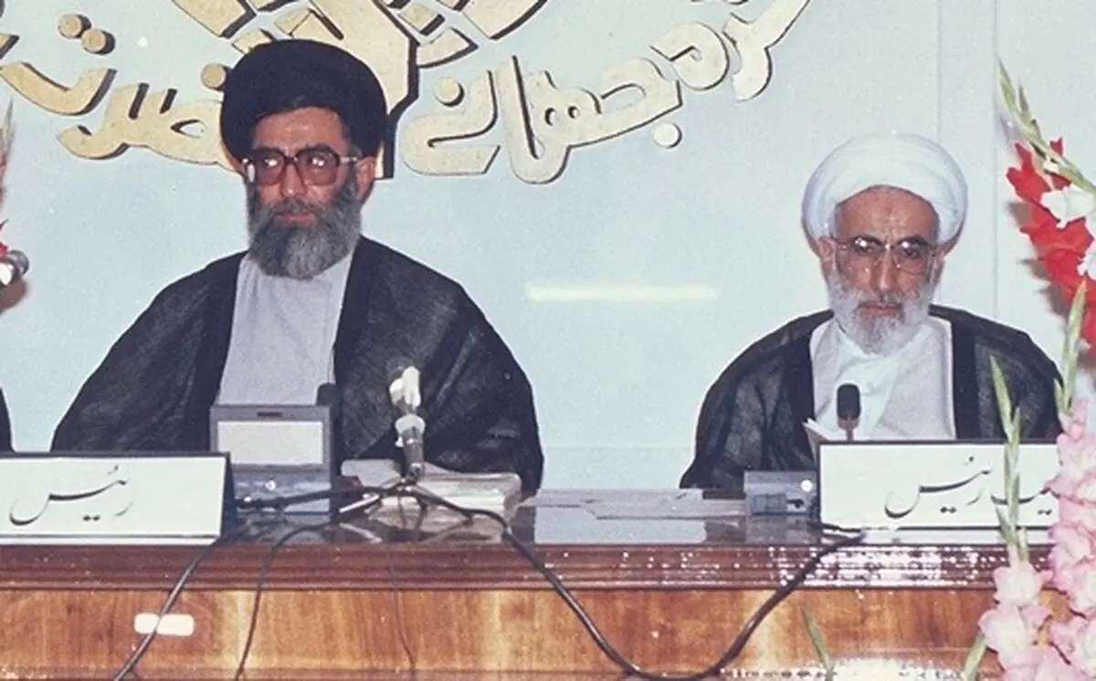 سفر در زمان؛ «آیت الله جنتی در کنار رهبر انقلاب و در مسیر بازدید از جبهه»؛ سال 59