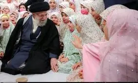 خاطره رهبر انقلاب از بافتن موی دخترشان برای دیدار با امام (ره)