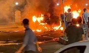 تصویر حمله وحشیانه به یک نفر در خاکسپاری مهدی سماک/ به خاطر ظاهر مذهبی فکر کردند بسیجی است