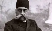 سفر در زمان؛ مظفرالدین شاه سوار بر سه‌چرخۀ مخصوص در یک جاده 