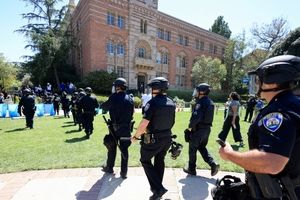 رویترز: حمله به دانشجویان طرفدار فلسطین در دانشگاه کالیفرنیا باعث استعفای رییس اداره پلیس شد