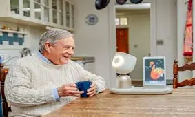 ساخت عروسک‌هایی با هوش مصنوعی برای سالمندان

