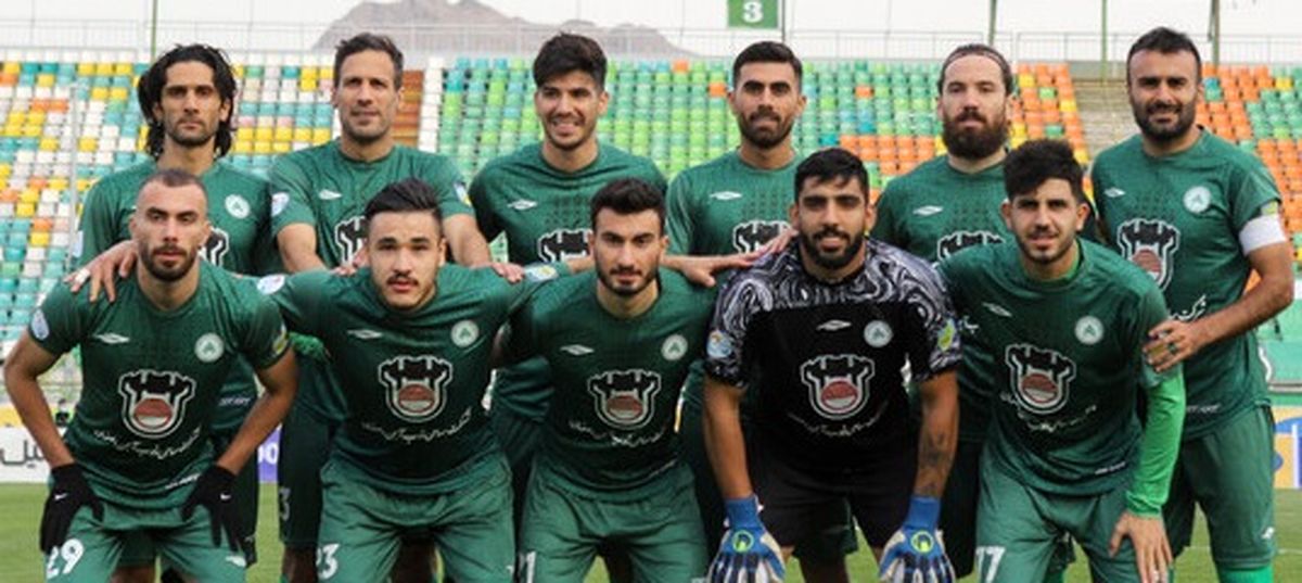 درگیری در ورزشگاه فولادشهر بالا گرفت/ اعتراض شدید ذوبآهنیها به داوری