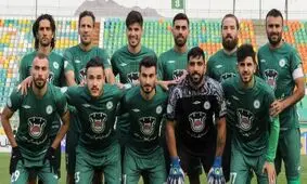 درگیری در ورزشگاه فولادشهر بالا گرفت/ اعتراض شدید ذوب‌آهنی‌ها به داوری

