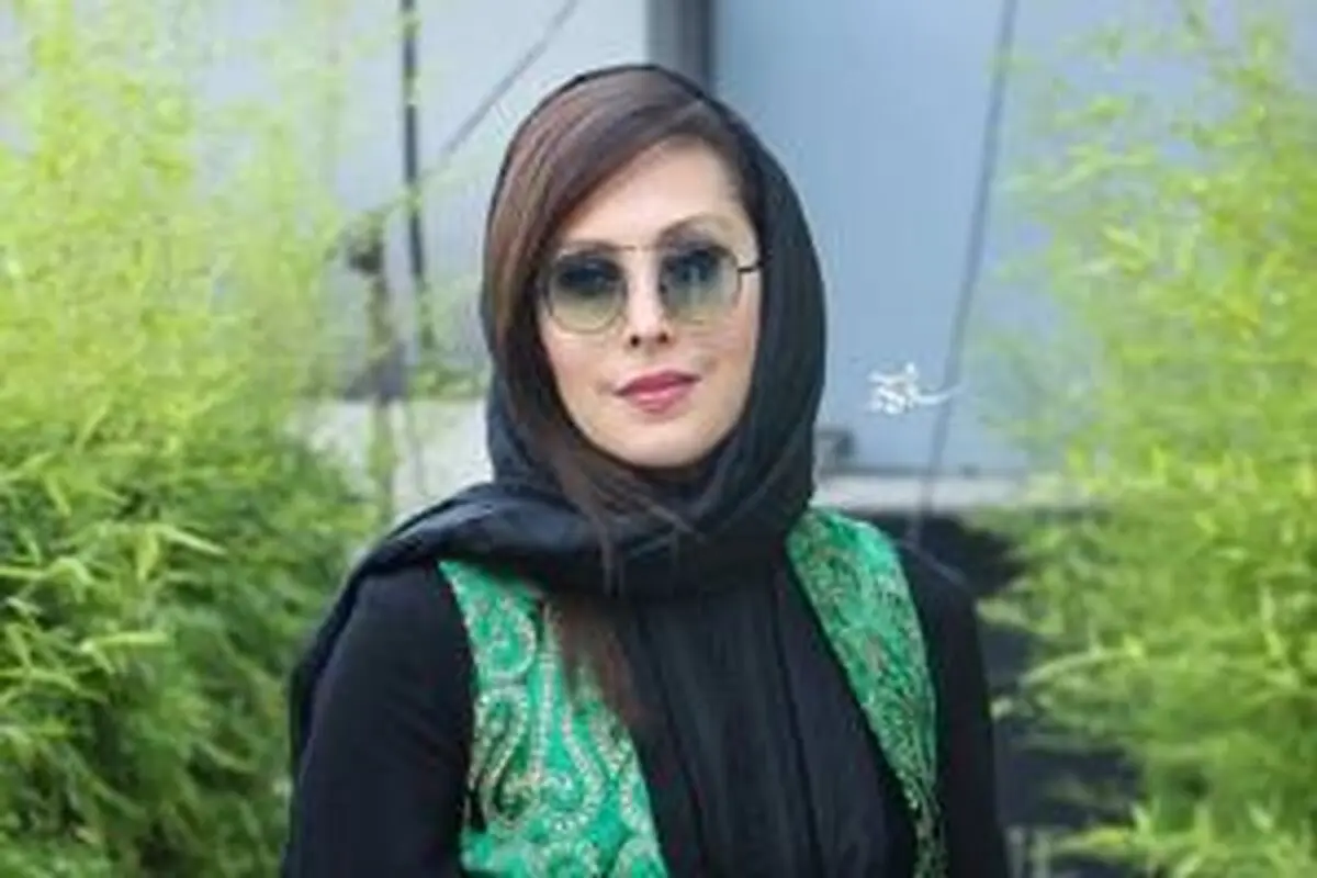 سفر در زمان؛ «مهتاب کرامتی» در پشت صحنه فیلم مردی از جنس بلور؛ سال 77
