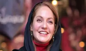مهناز افشار کنار استخر 