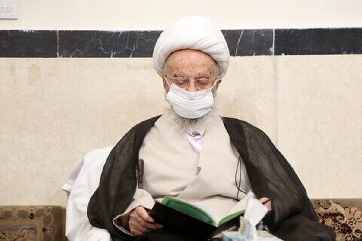 بستری شدن آیتالله مکارم صحت ندارد
