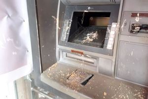 تخریب دستگاه‌های عابر بانک "بیرجند"