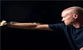 کمک مردی که ۸۵۶ بار توسط مارها گزیده شده به توسعه یک پادزهر جهانی