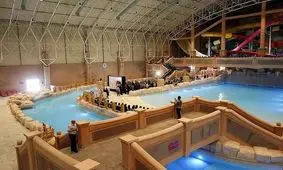 ماجرای شکستن درب‌های موج‌های آبی مشهد چه بود؟/ ویدئو

