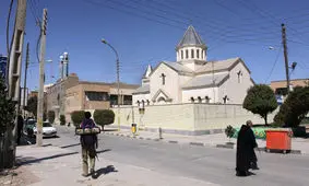 همسایگی جالب کلیسا و مسجد در شهر آبادان
