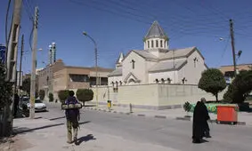 همسایگی جالب کلیسا و مسجد در شهر آبادان

