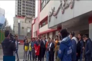 تجمع هواداران پدیده در اعتراض به شکل مدیریتی فرهاد حمیداوی و مجموعه شهرخودرو/ ویدئو