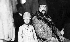 سفر به تاریخ؛ ژست خاص «گلین خانم، اولین همسر عقدی ناصرالدین‌شاه»؛ دهه 1250