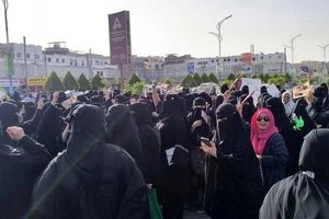 تظاهرات زنان یمنی در عدن در اعتراض به اوضاع اقتصادی و قطعی برق