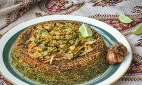 ته انداز مرغ با سس پستو؛ پلو مخلوط با طعم ویژه