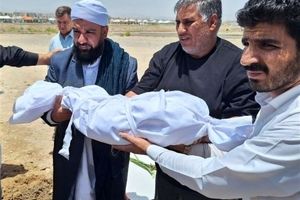 خاک‌سپاری پیکر شهید نوزاد در زاهدان