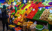 اقدام ارزشمند یک میوه‌فروشی برای همدلی با هموطنان 