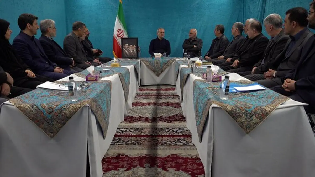 جلسهٔ هیئت دولت به‌ ریاست رئیس‌جمهور و با حضور اعضای کابینه برگزار شد/ پزشکیان: تصمیم‌گیری درباره پایان جنگ، صرفاً با لحاظ همه شروط مطرح‌شده و در چارچوب تأمین عزت، امنیت و منافع ملت بزرگ ایران اتخاذ خواهد شد
