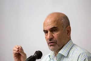 فرشاد مومنی: سفره مردم خالی است و مسئولان با تعداد صفر واحد پول بازی می کنند