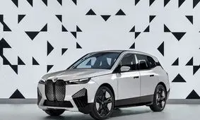 طراحی خودرو BMW با قابلیت تنظیم رنگ بدنه و رینگ‌ها از طریق LED/ ویدئو