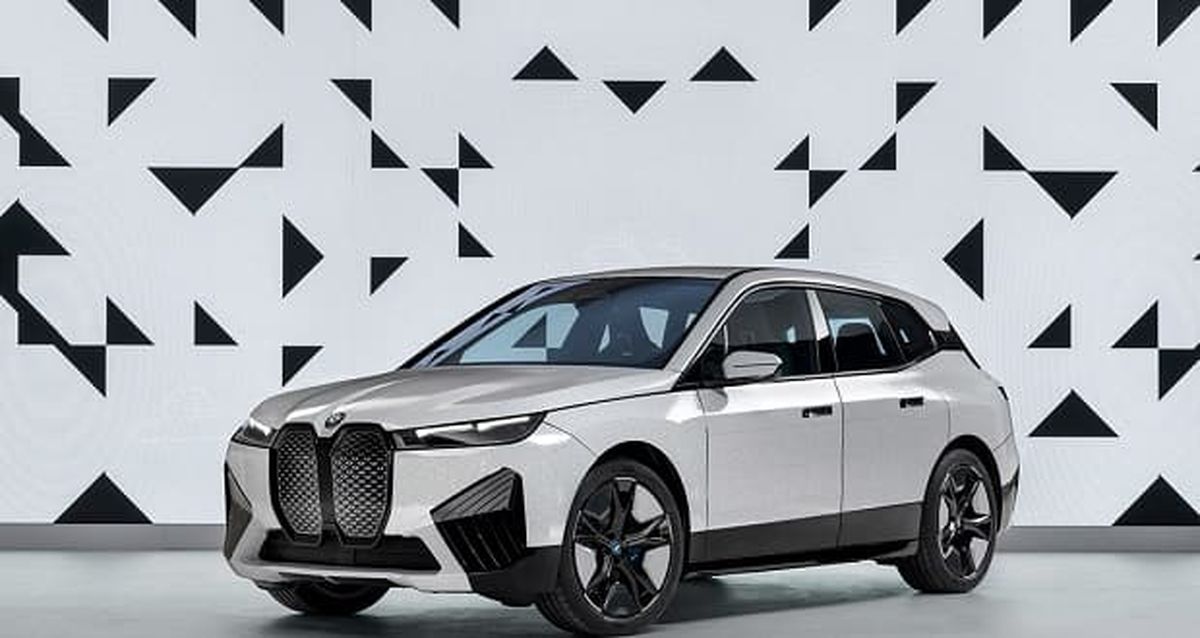  طراحی خودرو BMW با قابلیت تنظیم رنگ بدنه و رینگ‌ها از طریق LED/ ویدئو 