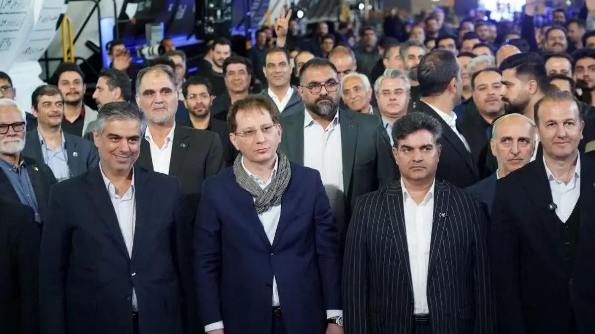 واگن‌های ایرانی با همت کارگران فولاد درخشان آماده صادرات ریلی شدند