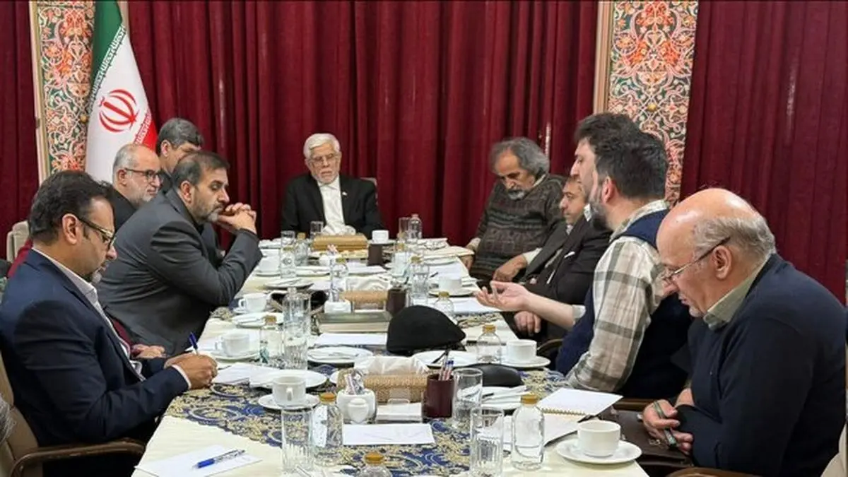 نشست عارف و جمعی از جامعه‌شناسان درباره ناآرامی های اخیر

