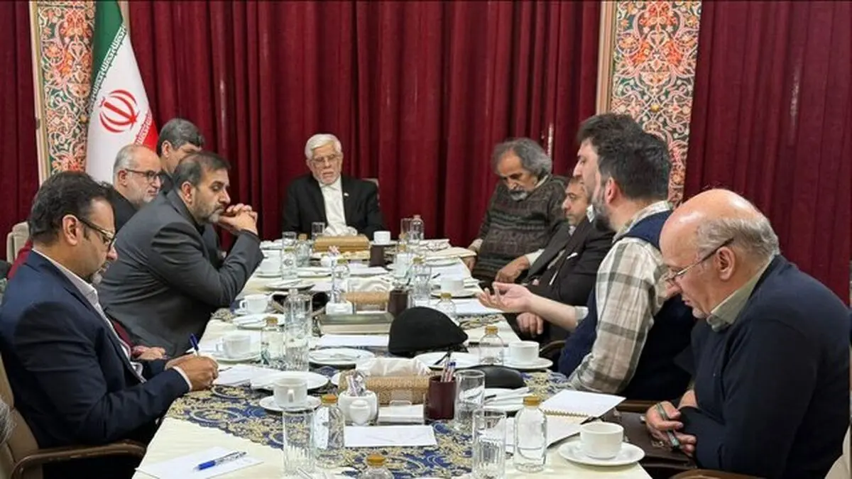 نشست عارف و جمعی از جامعه‌شناسان درباره ناآرامی های اخیر

