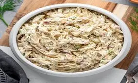 طرز تهیه سالاد مرغ و کلم برگ؛ یک سالاد خوشمزه بهاری 