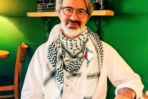 امروز اسلحه نویسندگان، کلمه است