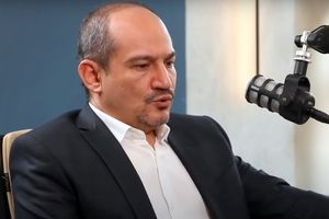 حمزه صفوی: در جلسه محرمانه وزارت خارجه دولت رئیسی می‌گفتند ایران تنها ابرقدرت جهان است!
